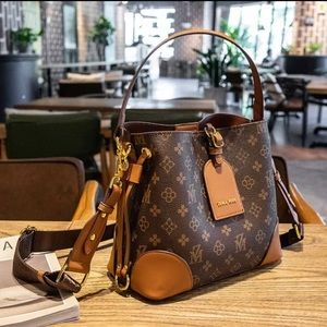 Crossbody/shoulder purse